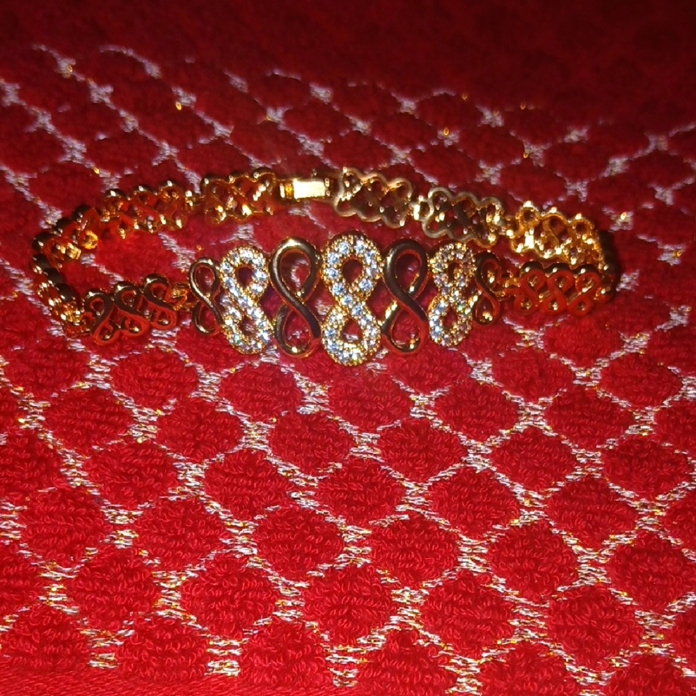 Elegant Gold Infinity Bracelet